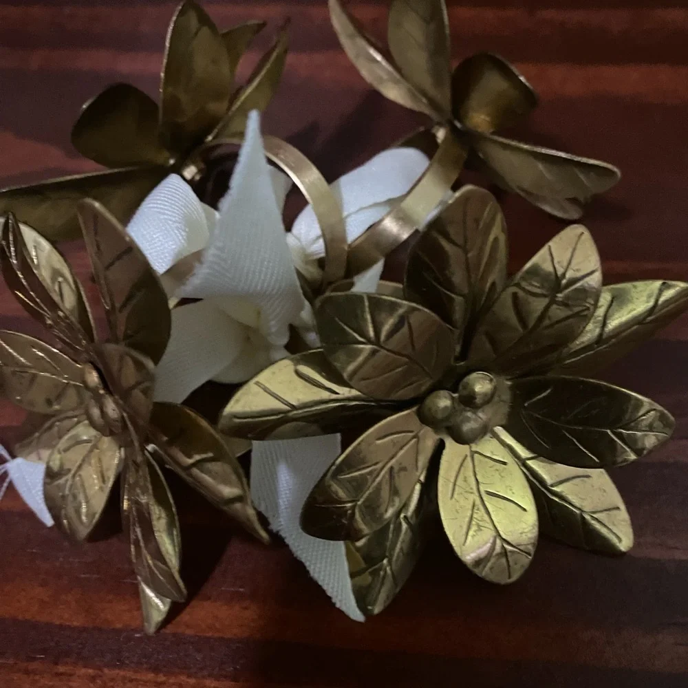 Pottery Born Set Of 4 Gold Leaf Poinsettia Floral Festive Holiday Napkin Rings